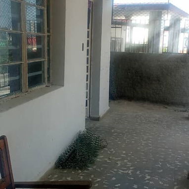 Casa de 2/4 puerta calle en Lawton cerca de luyano con portal garaje patio techo libre moderna cisterna y tanque elevado - Img 125934976