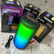 🔊✨ ¡Lleva la música a otro nivel! ✨🔊 Disfruta de un sonido increíble con este speaker multimedia portátil con luces L - Img 55847476