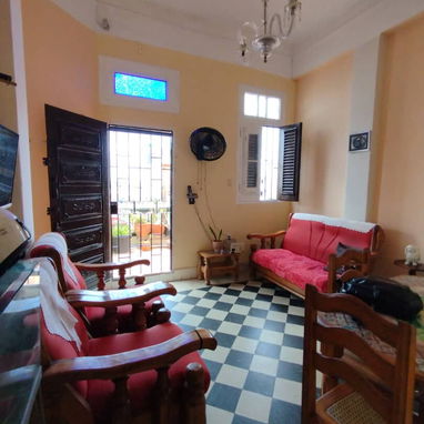 Apartamento frente calle en el vedado - Img 122398847