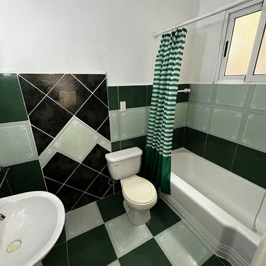 CENTRO HABANA PRÓXIMO AL CAPITOLIO Y AL PARQUE DE LA FRATERNIDAD APARTAMENTO DE 3 CUARTOS Y 2 BAÑOS ÓPTIMO ESTADO - 5/7