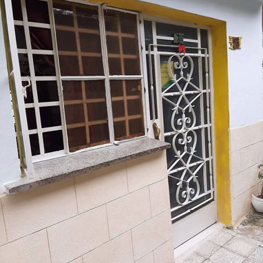 *$18.500usd. En venta casa  independiente (2 en 1) puerta de calle en  Mantilla, Arroyo Naranjo. - 3/10