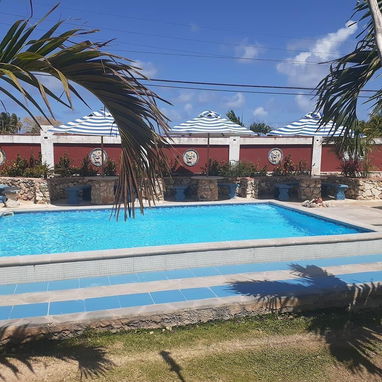 CASA DE RENTA  3 habitaciones con piscina en la playa de Guanabo a 3 cuadras del mar 52 46 36 51 PANELES SOLARES, Y - Img 109713886