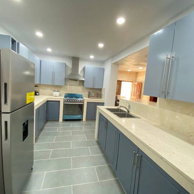 Renta casa con piscina,paneles solares,con todas las comodidades en Guanabo - Img 121468217
