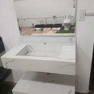 Mueble con lavamanos y espejo incluído - Img 57590010
