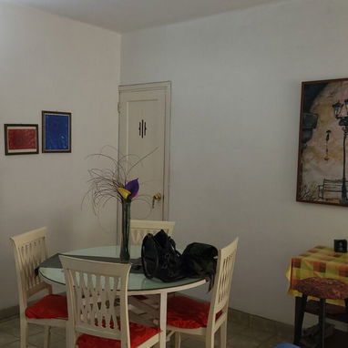 Se renta apartamento en el vedado por calzada y 18. (No sé va la corriente)58858577 - Img 122974652