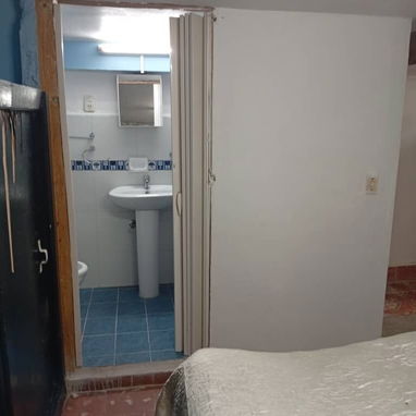🏡 SE VENDE APARTAMENTO, construcción capitalista, en zona céntrica y comercial de MIRAMAR, PLAYA. - Img 120895967