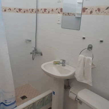 Renta apartamento completo. Dos habitaciones. Vedado. Máximo confort, seguridad y respeto. - Img 122790317