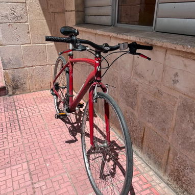 Vendo mi bici 🚲 híbrida 622: - Cambios Grip shift 3 x 6 - frenos v brake con tacos nuevos - Cuadro y tenedor con posibi - 3/5