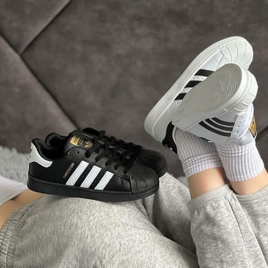 #35 y 35 y medio Adidas Superstar originales hermosos que nunca pasan de moda sirven lo mismo para chica que chico de cu - Img 125993663