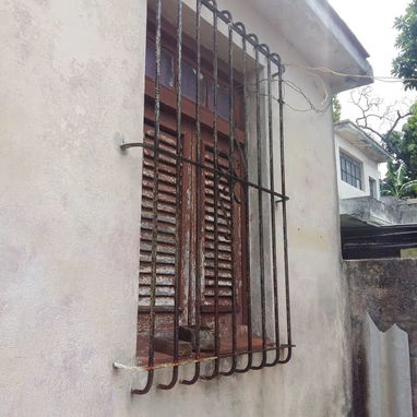 Vendo casa indep en Guanabacoa cerca d la iglesia. Año 57. Placa libre. Casa enrejada completa - Img 117904716