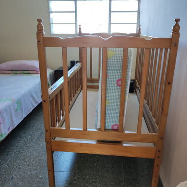 Vendo cuna de uso con colchón - Img 120794130