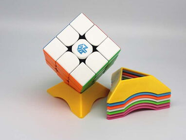Stand para cubos de Rubik - exhibidor triangular - para cuberos y coleccionistas - Img 39593118