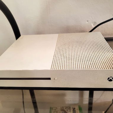 Xbox One Serie S, de poco uso con dos mandos qué funcionan al 💯%  PRECIO: 200 USD 💵  _ALMACENAMIENTO: 500Gb internos _ - 3/4