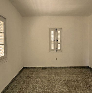 Casa independiente en renta con amplios espacios. Para negocio o vivienda. Zona residencial. Playa - Img 98490995