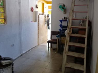 Se vende casa en Finlay Marianao en altos casi 5/4 tiene dos plantas una sala, comedor, cocina con dos mesetas, cuartos - Img 67534371