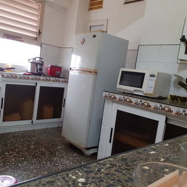 Se renta apartamento independiente de un cuarto en el Vedado. Teléfono +34 613774291. - Img 108085222