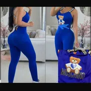 Se vende conjunto moschino - Img 55769191