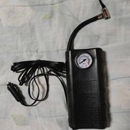VENDO BOMBA DE AIRE PARA NEUMÁTICOS CONECTOR DE CORRIENTE DE 12 V (ENTRADA PARA CARROS O ESTACIONES DE ENERGÍA O BATERI - Img 56329004