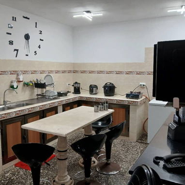 Casa en Nuevo Vedado – 3 cuartos, 2 plantas, 400 m², remodelada – $270,000 - 3/10