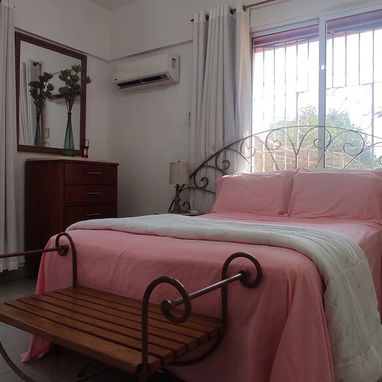 Renta x dĂas o por 2 o 3 meses en Vedado Habana Cuba con respaldo elĂ©ctrico - Img 123705366