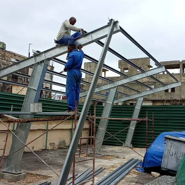 Se asen estructuras para paneles solares - 4/6
