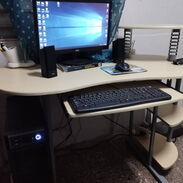Se vende PC de escritorio con mesa. - Img 45363697