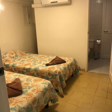 📱 Habana Vieja: Tu Refugio Perfecto con A/C y Seguridad - Img 118120795