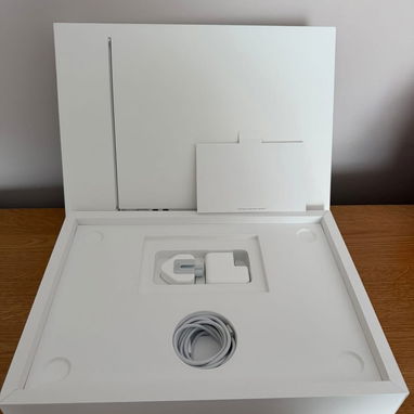 Apple MacBook Air de 15" (2025) - M4, SSD de 512 GB, RAM de 24 GB, Plata, Nuevo, Abierto, nunca usado - Img 123996000