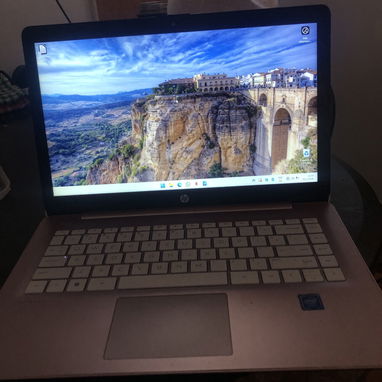 Gangazoo.. vendo laptop hp como nueva en 150 usd - Img 120359413