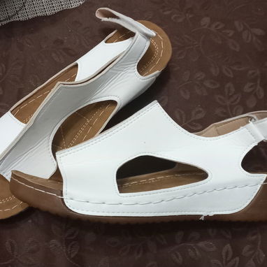Variedad de zapatos de mujer. - Img 120168132