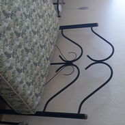 Cama de tubo con sus mesitas y colchon - Img 56770438
