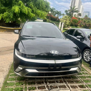 Vendo o negocio Hyundai IONIQ 5 del 2025 100 por ciento eléctrico 12 mil millas - Img 122590916