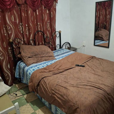 Vendo en 13 mil casa puerta calle de 2 cuartos y gas de la calle con todo adentro en el lido(marianao) #53013906 - 2/8