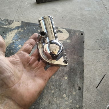 Codo salida de agua .motor V8 bloque pequeño chevy - 2/2