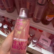 Fragancia L💜ve Shimmer Heartbraker de Victoria's Secret - Img 56734177