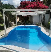 🏡 Se vende finca en Villa María, Guanabacoa. ✒️ Cuenta con piscina, 4 habitaciones cada una con su baño, área grande - Img 45767964