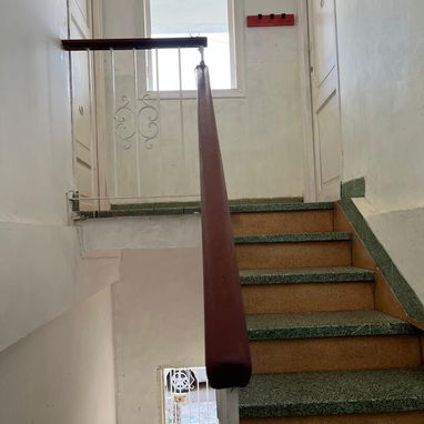 Se renta apartamento con Ecoflow en Playa 60 y 9na, cercano al centro de negocios y la escuela española. - Img 119530867