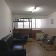 🏡 SE VENDE APARTAMENTO EN BAJOS EN EL VEDADO, zona céntrica, letras. - Img 55279671