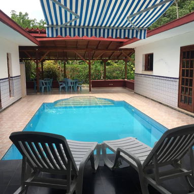 Renta de Casa con Piscina en sú interior en Boyeros - 7/10