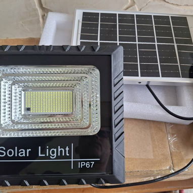 Lámpara solar 200W + Panel Solar 25W. Batería: LiFePO4 de 3,2 V/5 Ah. IP67 - Img 114696219