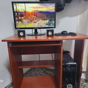 Vendo computadora (PC) de escritorio (con Mesa incluida, Teclado,Monitor de 20 pulgadas, mouse y Vocinas - Img 45512452