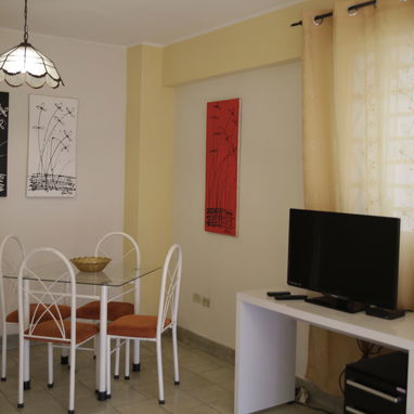 Se renta apartamento independiente de 1 habitación en calle 25 y B, Vedado. - Img 121369760