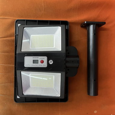 Lámpara de exterior de 200w con panel solar - Img 107664006