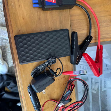 Vendo, es para recargar la bateria de los carros ciando queda muerta - 2/4
