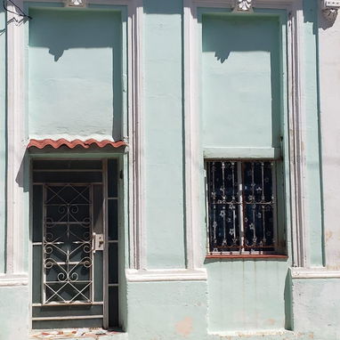 SE VENDE CASA de 1 habitación (Casa puerta de calle puntal alto, techo placa libre, teléfono fijo, gas de la calle, etc) - 10/10