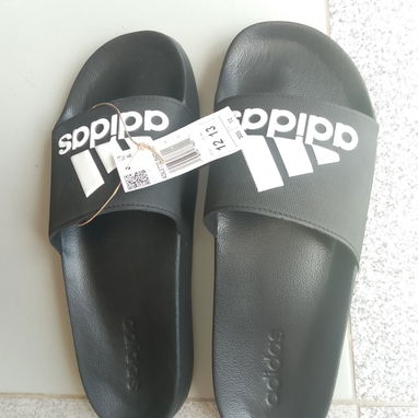 Tenis y chancletas Adidas originales en venta!! - Img 118158045
