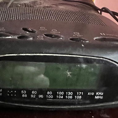 Radio AM/FM + reloj digital + alarma-despertador + radio para dormir - 2/4