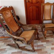 Dos sillones de madera buena - Img 45886234