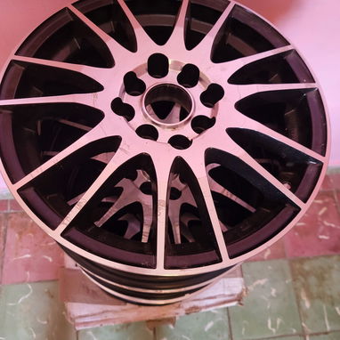 Vendo juego de 5 llantas de 8 huecos - Img 126566222