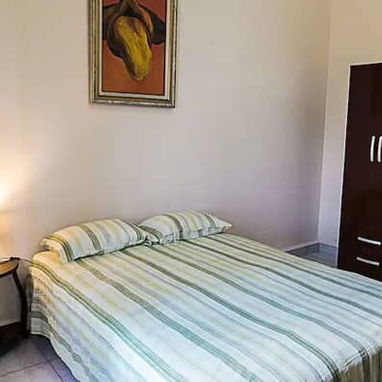 🏡Cod.Z Alquiler  en el  Vedado – 2 habitaciones + baño + balcón - Img 115274581